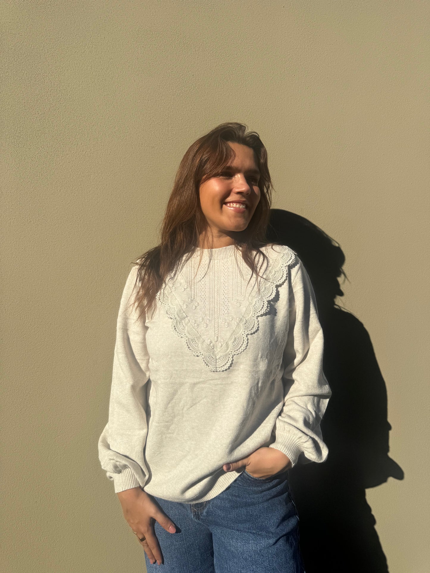 CAMISOLA DE MALHA COM BORDADOS