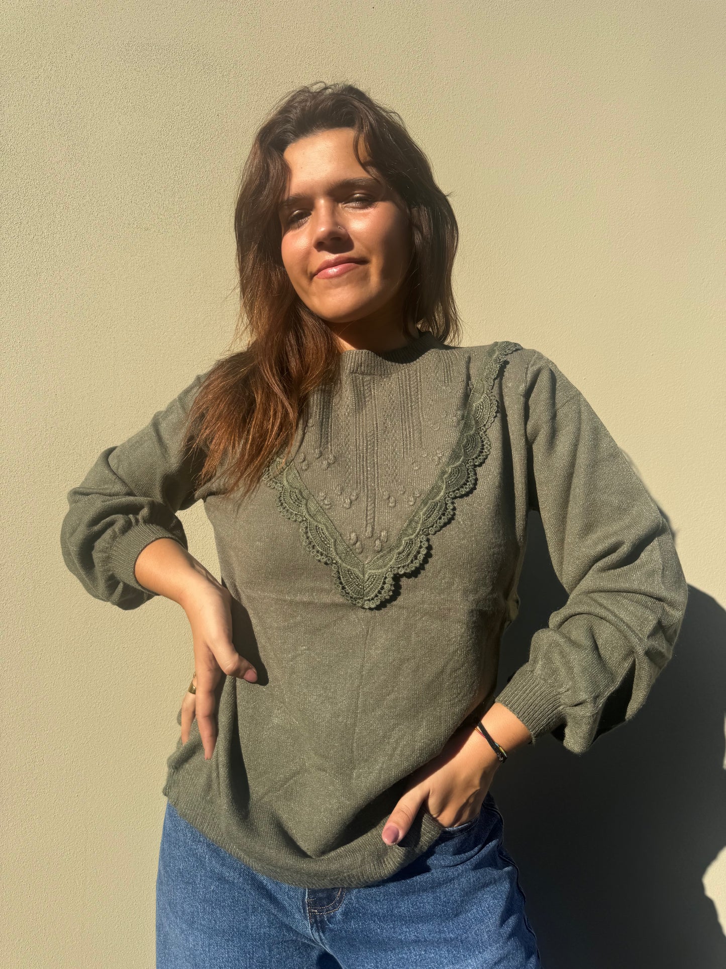 CAMISOLA DE MALHA COM BORDADOS