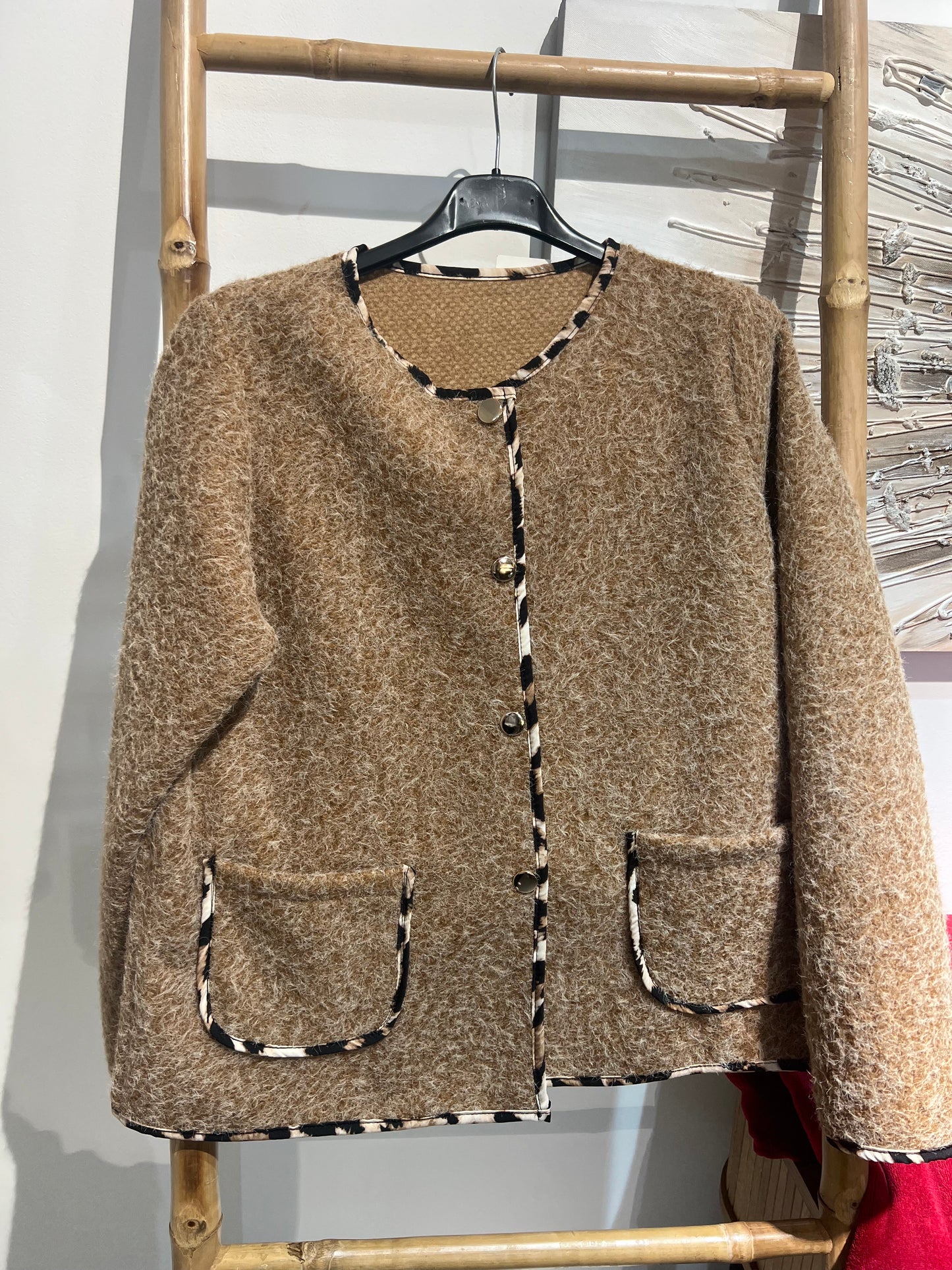 CASACO COM PROMENOR EM TIGRESA